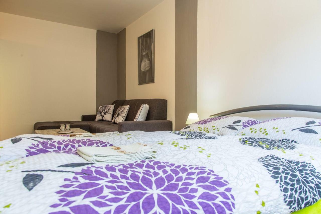 Restaurace penzion Pod Šumárníkem Tvarozna Lhota Exteriér fotografie