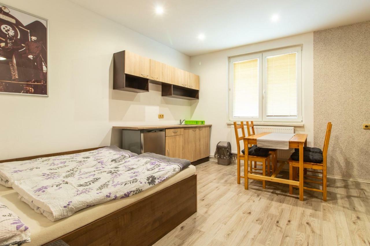 Restaurace penzion Pod Šumárníkem Tvarozna Lhota Exteriér fotografie