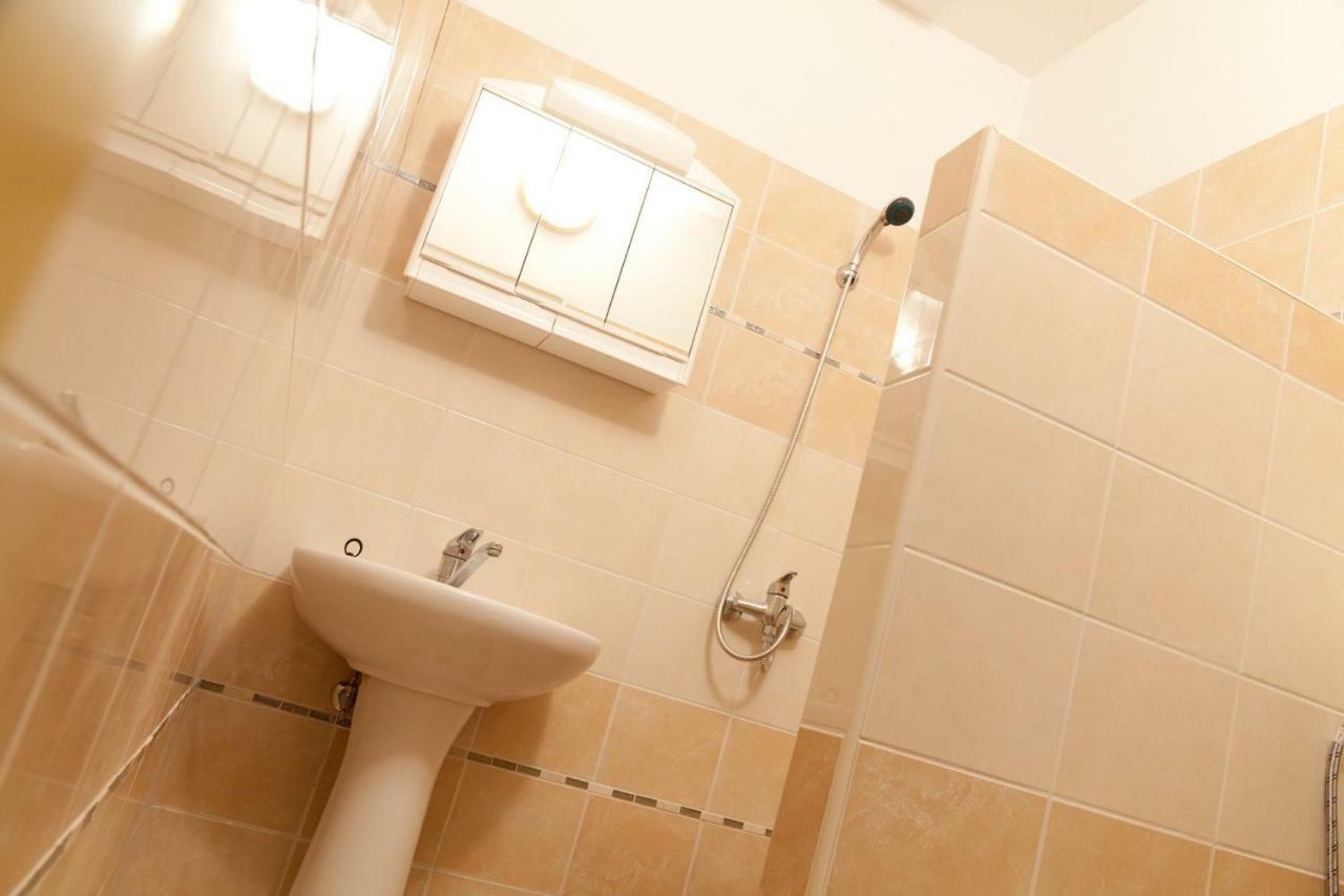 Restaurace penzion Pod Šumárníkem Tvarozna Lhota Exteriér fotografie