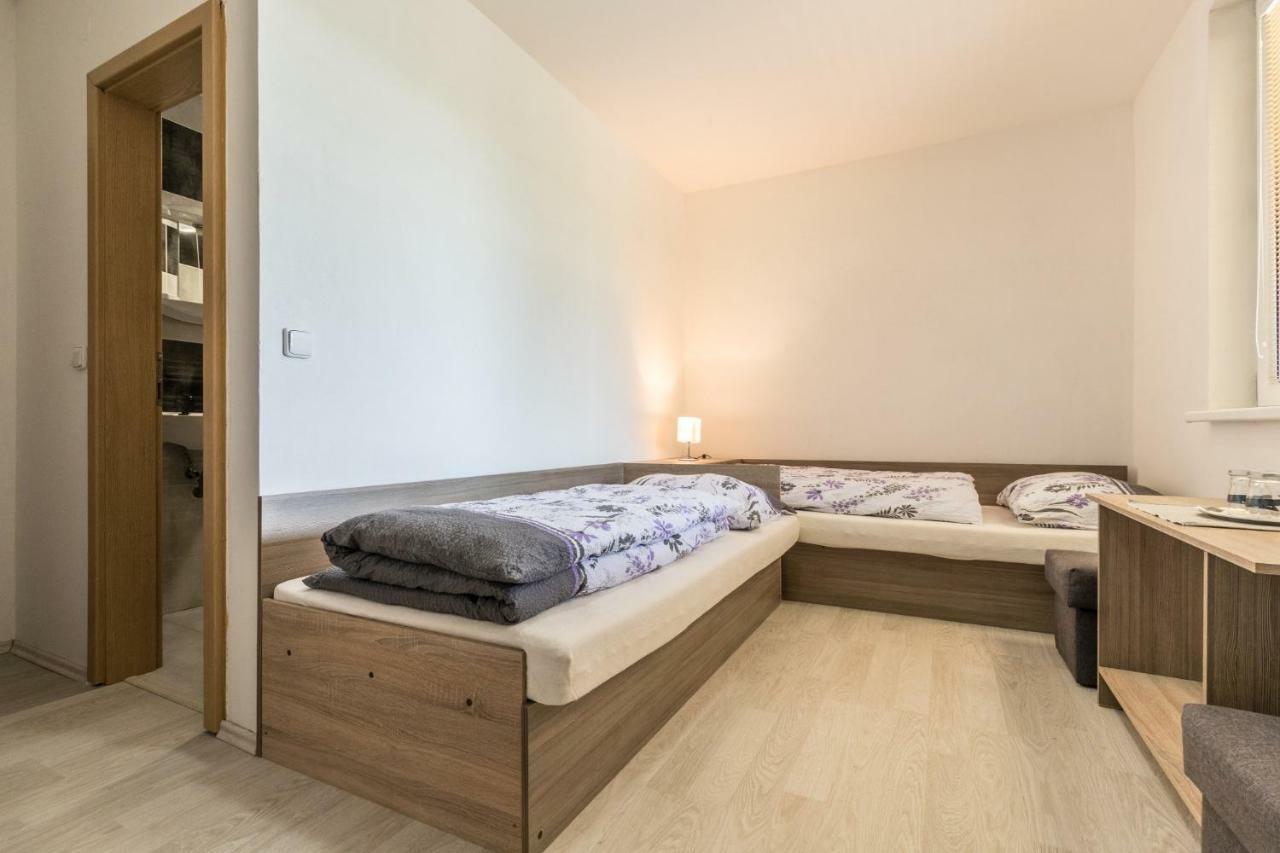 Restaurace penzion Pod Šumárníkem Tvarozna Lhota Exteriér fotografie