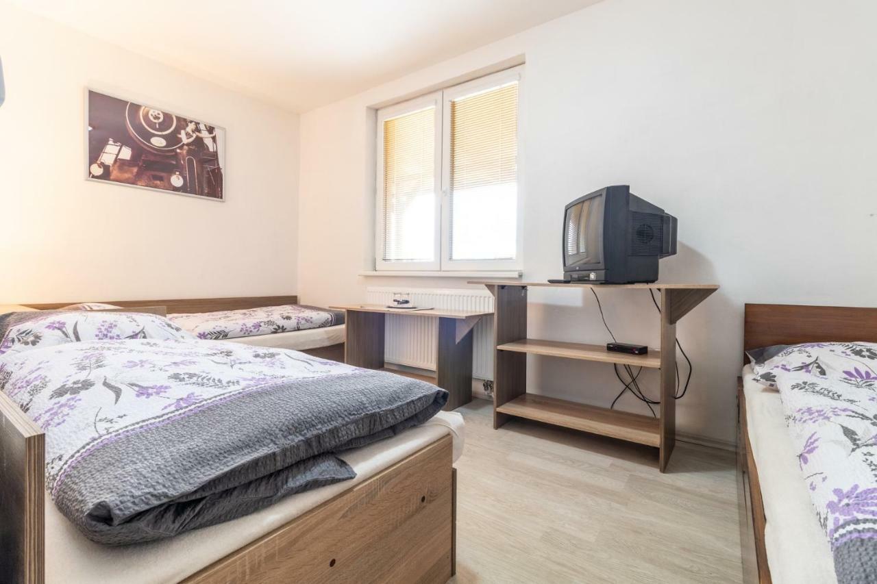 Restaurace penzion Pod Šumárníkem Tvarozna Lhota Exteriér fotografie