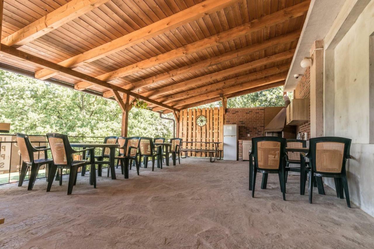 Restaurace penzion Pod Šumárníkem Tvarozna Lhota Exteriér fotografie