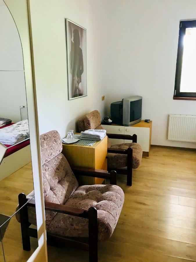 Restaurace penzion Pod Šumárníkem Tvarozna Lhota Exteriér fotografie